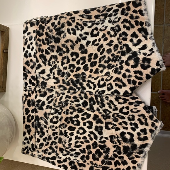 Express Leopard Print shorts NEW W/ TAGS! - Picture 2 of 2